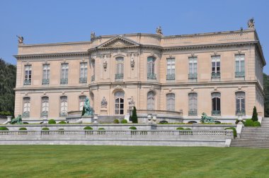 Newport elms mansion