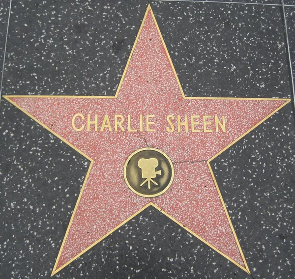 Charlie Sheen'ın yıldızı, Hollywood şöhret yürümek — Stok fotoğraf