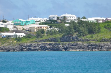 Bermuda'da renkli evleri