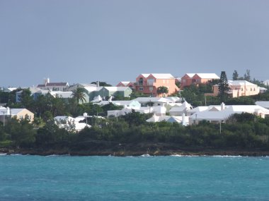 Bermuda'da renkli evleri