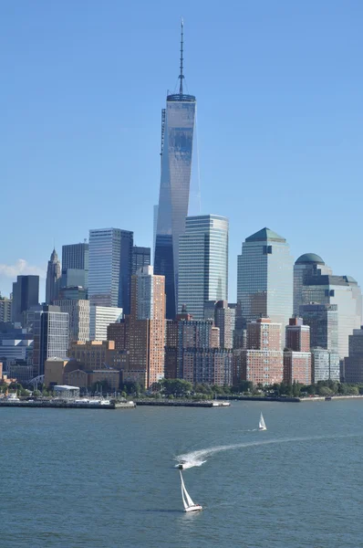 Bajo Manhattan Skyline con One World Trade Center — Foto de Stock