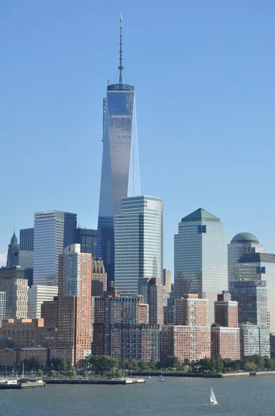 Bajo Manhattan Skyline con One World Trade Center — Foto de Stock