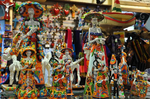 Artesanías mexicanas que se venden en Old Town, San Diego en California — Foto de Stock