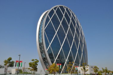 Abu Dabi'de bina aldar Merkez