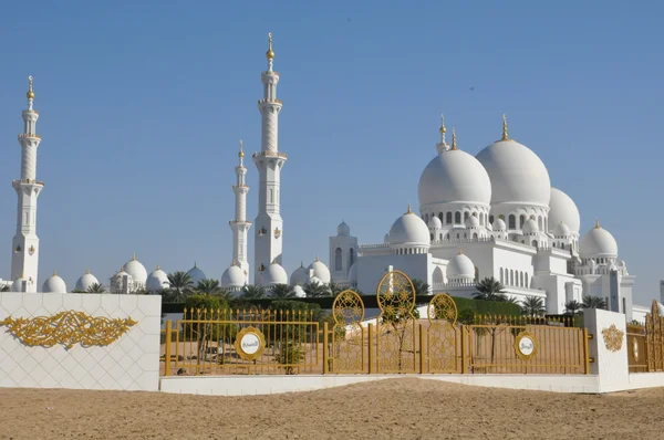 Sheikh Zayed Grand Mosque in Abu Dhabi — Stock Photo, Image