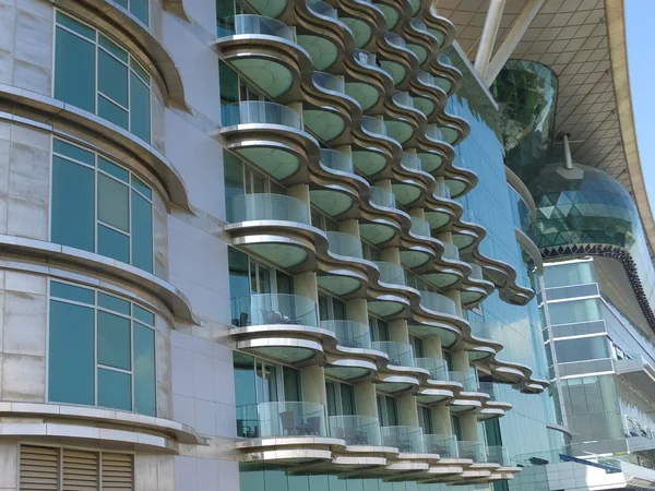 Отель Meydan в Дубаи, ОАЭ — стоковое фото