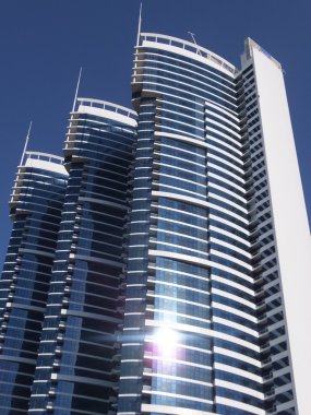 gökdelen Dubai'deki Şeyh zayed yolu üzerinde