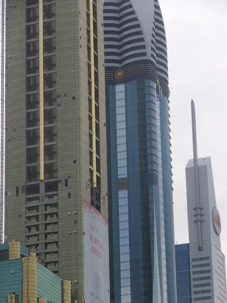 Des gratte-ciel sur Sheikh Zayed Road à Dubaï — Photo