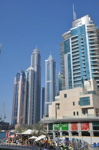 Felhőkarcoló-ban dubai sheikh zayed úton — Stock Fotó