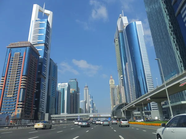 Arranha-céus na Sheikh Zayed Road em Dubai — Fotografia de Stock