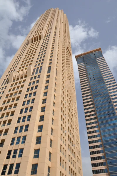Des gratte-ciel le long de Sheikh Zayed Road à Dubaï — Photo