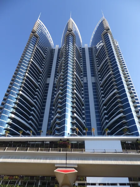 Gratte-ciel sur Sheikh Zayed Road à Dubaï — Photo