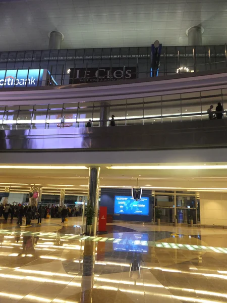 Terminál 3 (emirátů) na mezinárodní letiště v Dubaji ve Spojených arabských emirátech — Stock fotografie