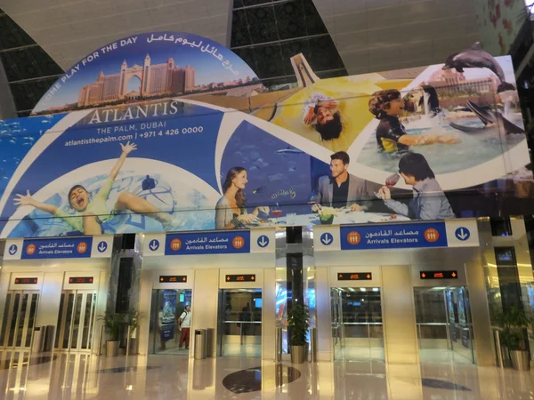 Terminal 3 (Emirates) all'aeroporto internazionale di Dubai negli Emirati Arabi Uniti — Foto Stock