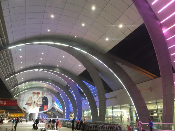 Terminal 3 (Emirates) en el Aeropuerto Internacional de Dubai en los Emiratos Árabes Unidos — Foto de Stock