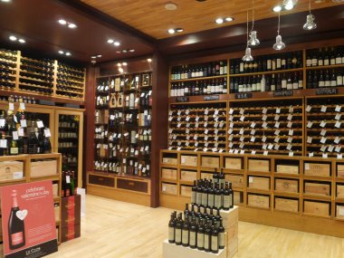 dubai Uluslararası Havaalanı'nda gümrüksüz şarap store