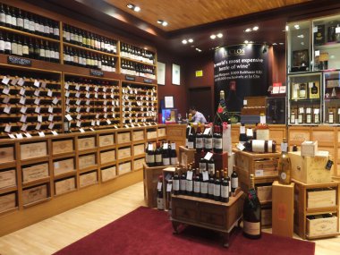 dubai Uluslararası Havaalanı'nda gümrüksüz şarap store