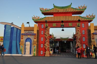 dubai, Birleşik Arap Emirlikleri küresel köyünde, Singapur ve Malezya pavyonlar