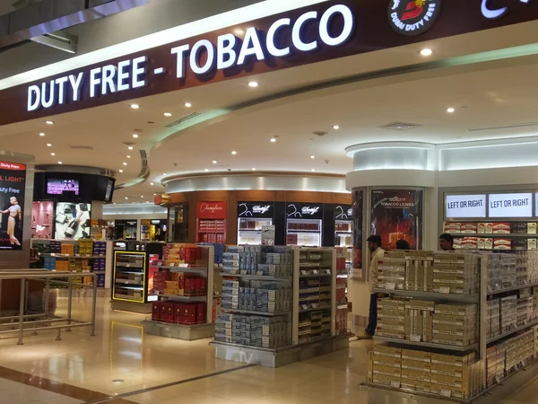 Negozi a Dubai duty free all'aeroporto internazionale — Foto Stock