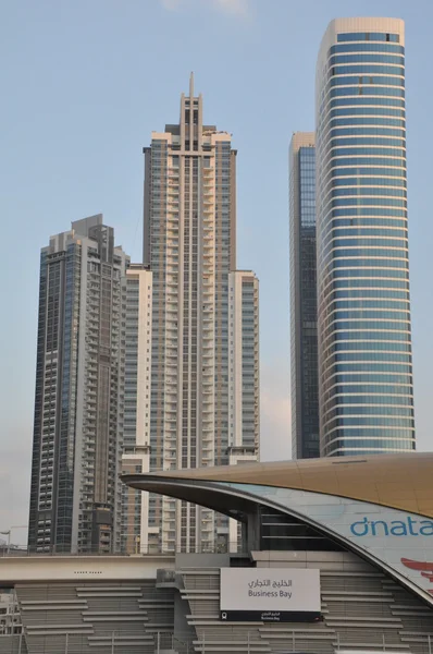 Метро Business Bay в Дубае, ОАЭ — стоковое фото