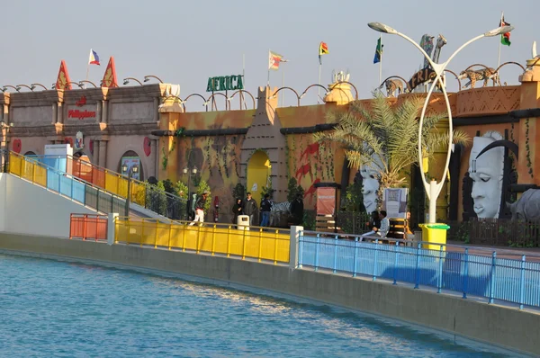 Afrika en de Filippijnen paviljoens in global village in dubai, Verenigde Arabische Emiraten — Stockfoto