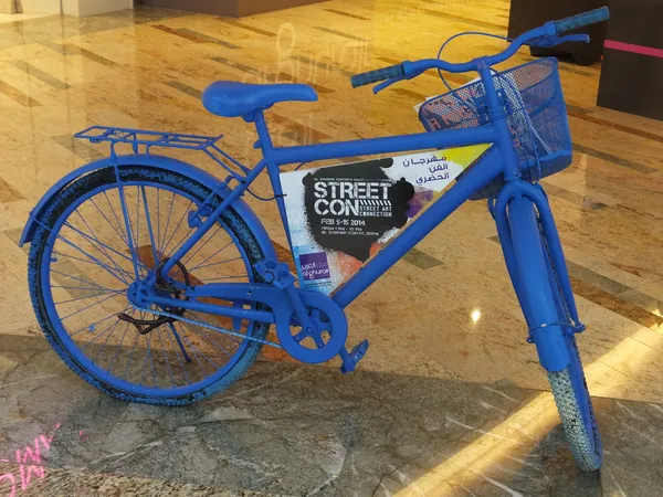 Esposizione di biciclette al Street Con urban art festival al Al Ghurair Centre di Dubai, Emirati Arabi Uniti — Foto Stock
