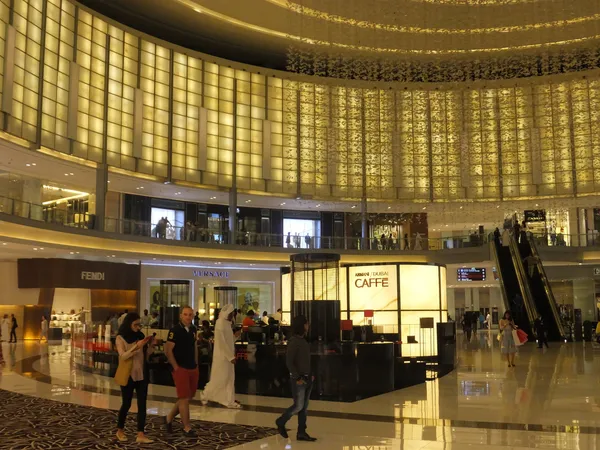 Fashion Avenue en Dubai Mall en Dubai, Emiratos Árabes Unidos — Foto de Stock