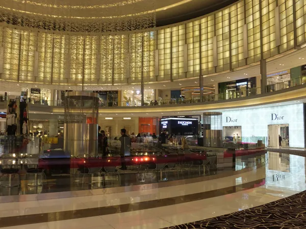 Fashion Avenue no Dubai Mall em Dubai, Emirados Árabes Unidos — Fotografia de Stock