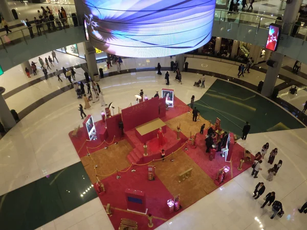 Exposición Escada cerca de Fashion Avenue en Dubai Mall en los Emiratos Árabes Unidos — Foto de Stock