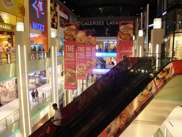 Dubai Mall em Dubai, Emirados Árabes Unidos — Fotografia de Stock