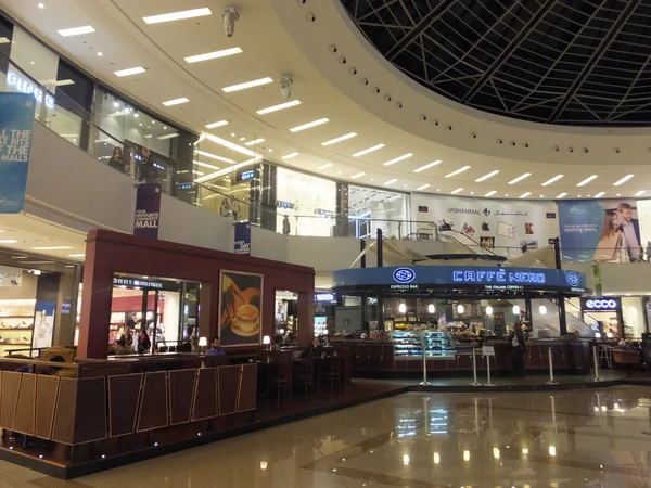 Marina mall v Dubaji, Spojené arabské emiráty — Stock fotografie