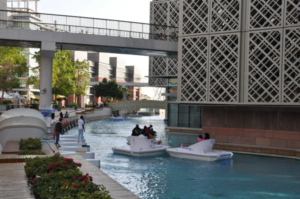 Festivalcentrum waterkant in Dubai, UAE — Stockfoto