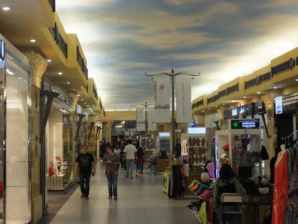 Centro Comercial Ibn Battuta em Dubai, Emirados Árabes Unidos — Fotografia de Stock