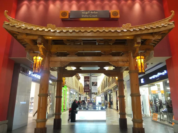 Торговый центр Ибн Баттута в Дубае, ОАЭ — стоковое фото