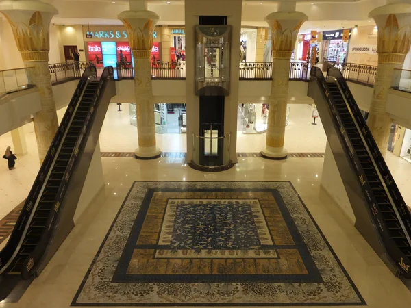 Wafi Mall em Dubai, Emirados Árabes Unidos — Fotografia de Stock