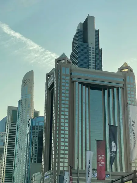 Dubai Uae Dec 2021年12月26日阿联酋迪拜谢赫扎耶德路摩天大楼的景观 谢赫扎耶德路 E11高速公路 是迪拜大多数摩天大楼的所在地 包括酋长国塔楼 — 图库照片
