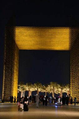 DUBAI, BAE - 20 Aralık 2021 'de Dubai, BAE' deki Karbon Fiber Girişi pavyonu.