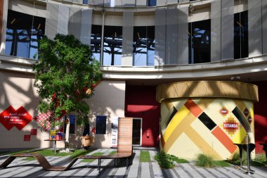 DUBAI, BAE - 20 Aralık 2021 'de Dubai, BAE' deki Angola pavyonu.