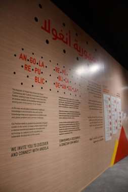 DUBAI, BAE - 20 Aralık 2021 'de Dubai, BAE' deki Angola pavyonu.