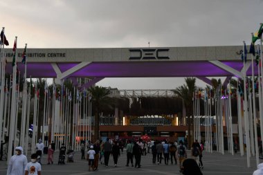 DUBAI, BAE - 20 DEC: Dubai Sergi Merkezi, 20 Aralık 2021 'de Dubai, BAE' de görüldüğü gibi 2020 Dünya Fuarı.