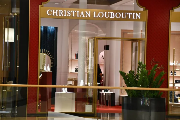 Дубай Оаэ Dec Christian Louboutin Store Mall Emirates Dubai Uae — стоковое фото