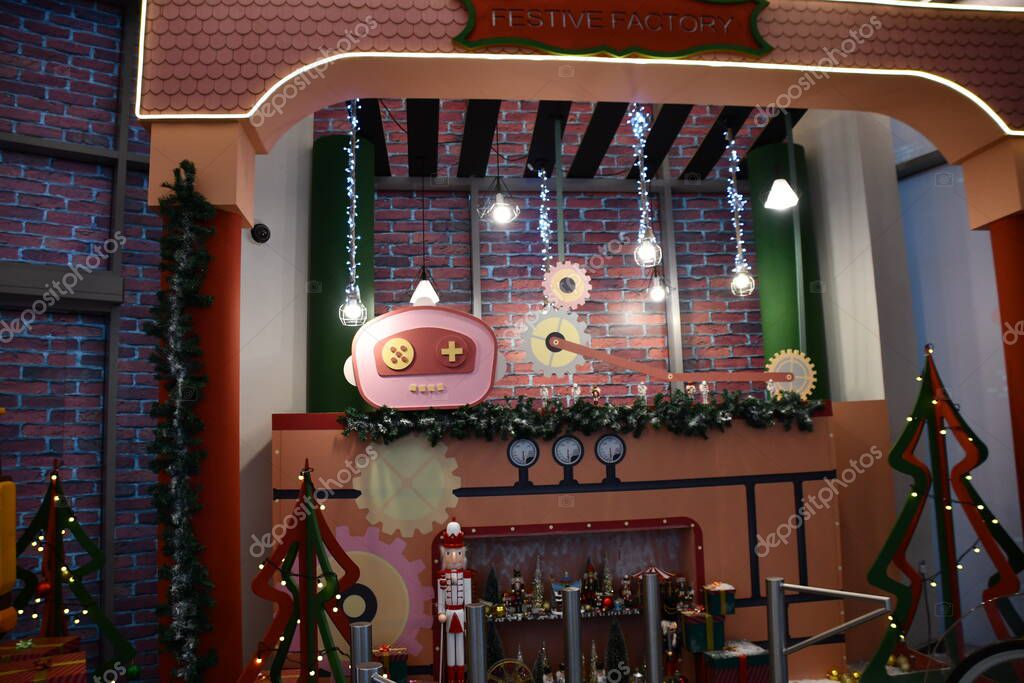 DUBAI, UAE DEC 25 Rooftop Festive Village at Nakheel Mall at Palm