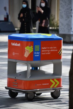 DUBAI, BAE - 20 DEC: Talabat Robot Dubai, BAE 'deki Expo 2020' de, 20 Aralık 2021 'de görüldüğü gibi.