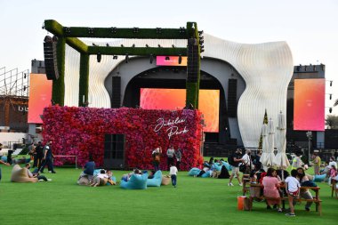 DUBAI, BAE - 20 Aralık 2021 'de Dubai, BAE' deki Jubilee Park ve Sahnesi.