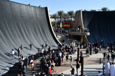 DUBAI, BAE - 20 DEC: 20 Aralık 2021 'de Dubai, BAE' de görüldüğü gibi Sürreal Su Özellikleri.