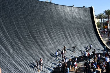 DUBAI, BAE - 20 DEC: 20 Aralık 2021 'de Dubai, BAE' de görüldüğü gibi Sürreal Su Özellikleri.