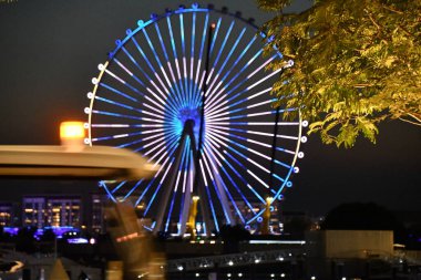 Dubai, BAE - 25 Aralık Dubai, Dubai 'deki Bluewaters Adası' nda. 210 metre yüksekliğindedir ve belirgin manzaraya sahiptir..