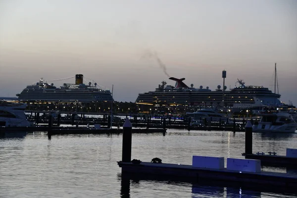 Dubai Vae Dezember Costa Firenze Und Carnival Cruise Ships Hafen — Stockfoto