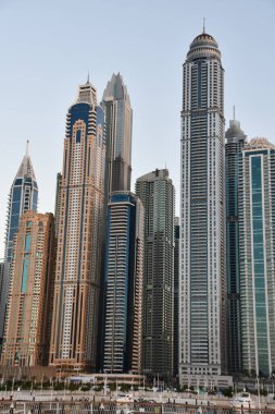 DUBAI, BAE - 28 Aralık 2021 'de Dubai Limanı' ndan Dubai Marina 'nın görüntüsü.