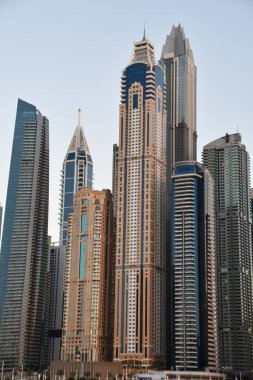 DUBAI, BAE - 28 Aralık 2021 'de Dubai Limanı' ndan Dubai Marina 'nın görüntüsü.